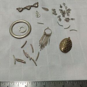 Many miscellaneous vintage jewelry components